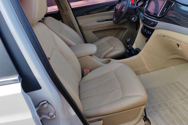 Used Baojun 730 2016 1.5L Manual Comfort Version 7 Seats China V Emission Standard