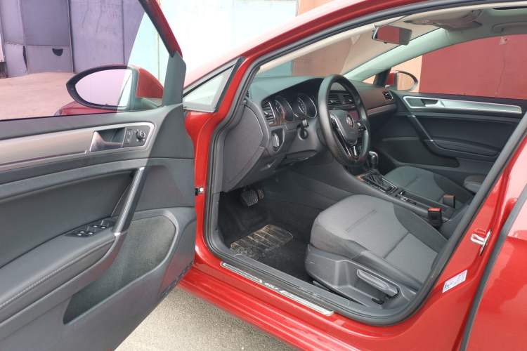 Used Volkswagen Golf 2018 230TSI Automatic Comfort Model
