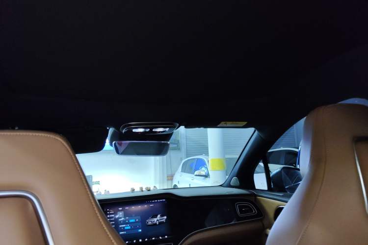 Used  R7 2023 Rear-Drive Screen King Edition
