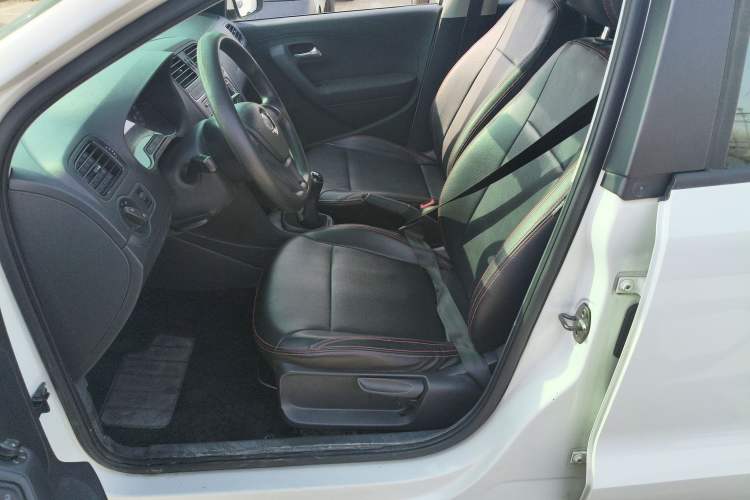 Used Volkswagen Polo 2016 1.4L Manual Fashion Model
