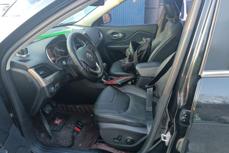 Used  Cherokee 2016 2.4L Leading Smart Version