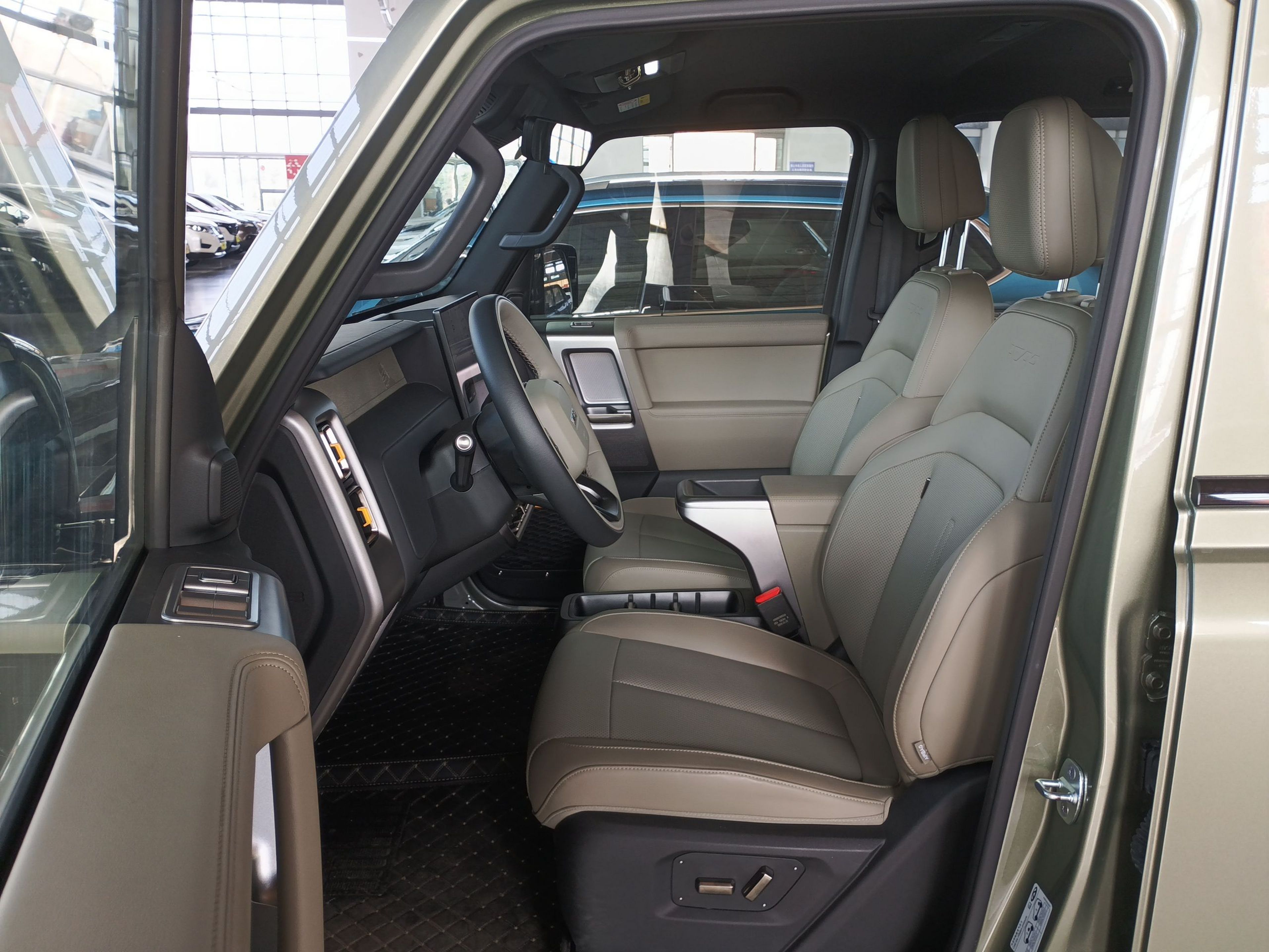 المقاعد الأمامية داخل السيارة