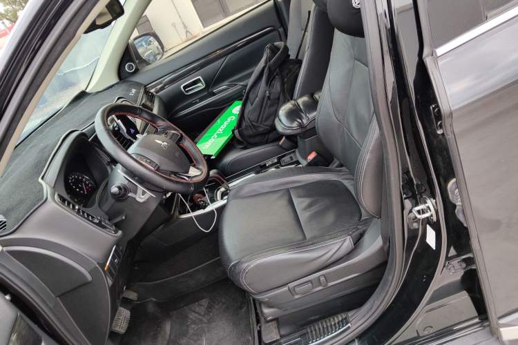 Used Mitsubishi Outlander 2018 2.4L 4x4 Luxury Edition 7-Seater
