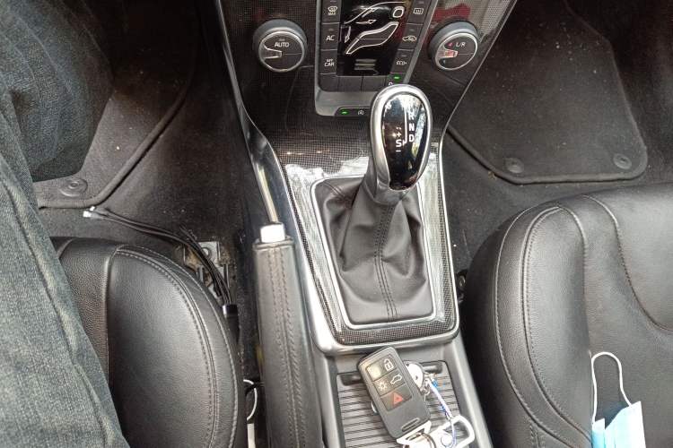 Used Volvo V40 2017 T3 Zhiyi Edition
