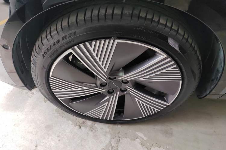 Used Lynk & Co 08 EM-P 2025 220 km All-Wheel-Drive Performance Halo
