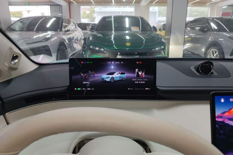 Used Hima Luxeed S7 2025 705 km Pro