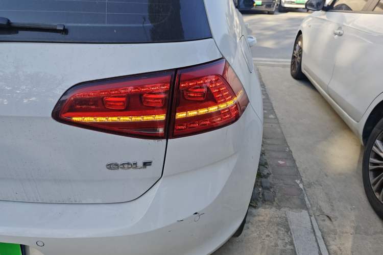 Used Volkswagen Golf 2016 1.6L Automatic Fashion Model
