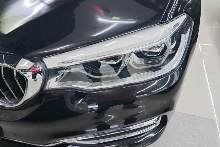 Used BMW 5 Series 2019 Facelifted 530Li Luxury Edition Premium Package
