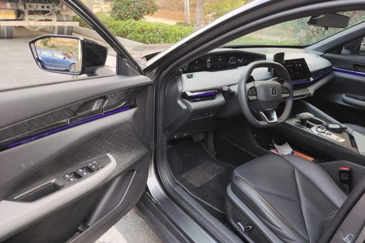 Used Changan UNI-V 2022 1.5T Prestige Version
