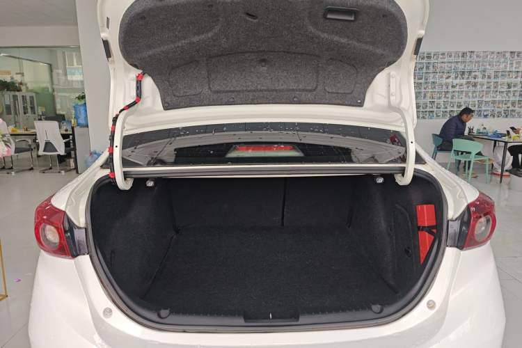 Used Mazda Mazda 3 Axela 2016 Sedan 1.5L Automatic Comfort Model
