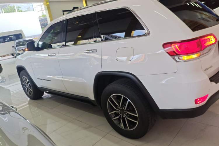 Used  Grand Cherokee 2020 3.0L Professional Navigation Edition