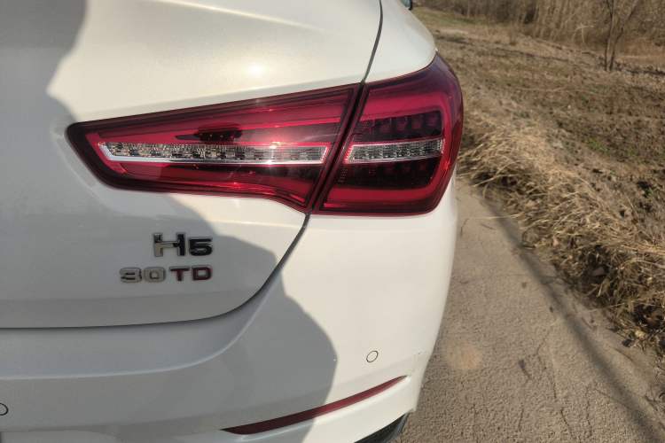 Used Hongqi H5 2022 Classic Model Facelift 1.5T DCT Qiyun Edition
