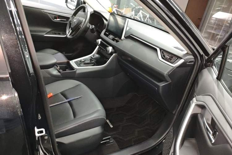 Used Toyota RAV4 2022 Dual-Engine 2.5L E-CVT Four-Wheel Drive Elite Plus Edition
