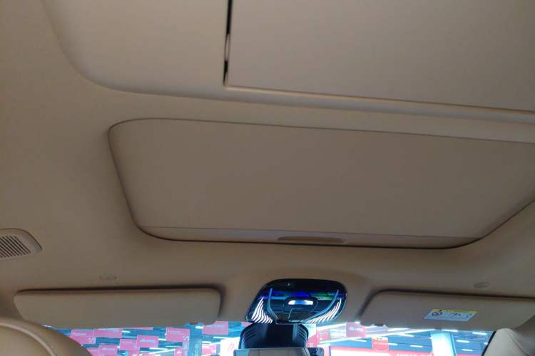 Used VOYAH Dream 2025 PHEV Four-Wheel Drive Prestige Kunpeng Edition
