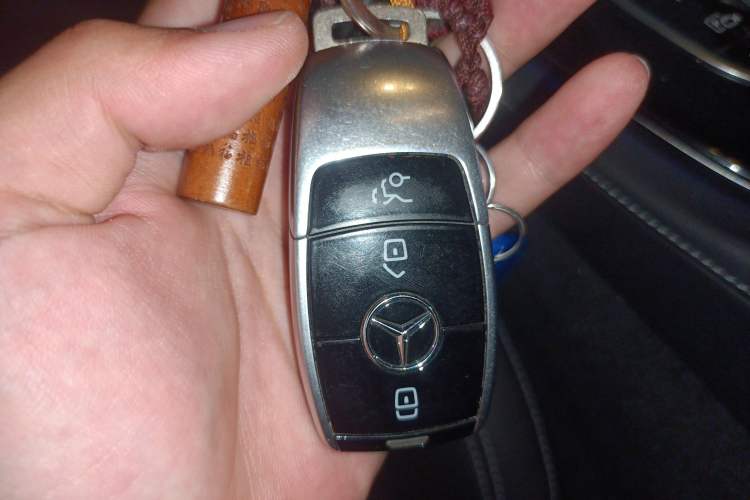 Used Mercedes-Benz E-Class 2016 E 300 L Sporty and Stylish Model
