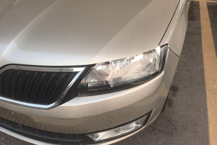 Used Skoda Rapid 2013 1.6L Automatic Smart Selection Model
