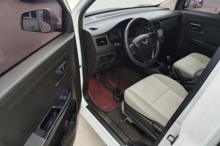 Used Wuling Rongguang V 2018 1.5L Standard Version
