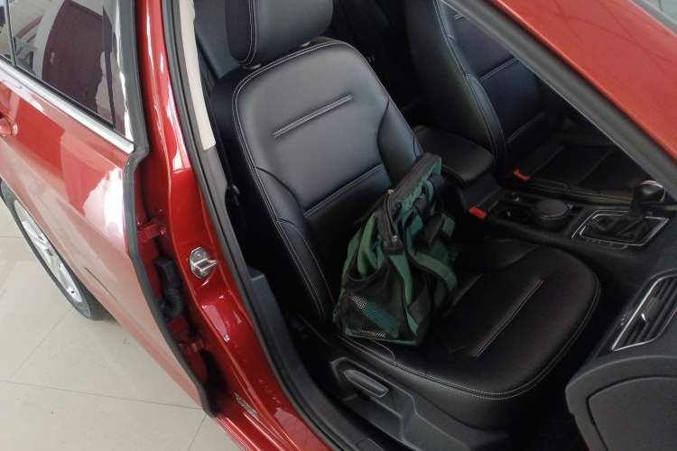 Used Volkswagen Golf 2017 1.6L Automatic Comfort Million-Vehicle Anniversary Edition
