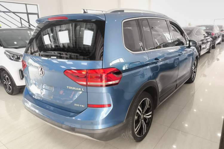 Used Volkswagen Touran 2018 Volkswagen Touran L 280TSI DSG Boundary Edition 7 Seats China VI Standard
