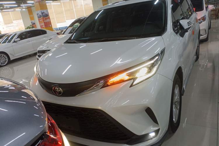 Used Toyota Granvia 2024 2.5L Hybrid Comfort Edition
