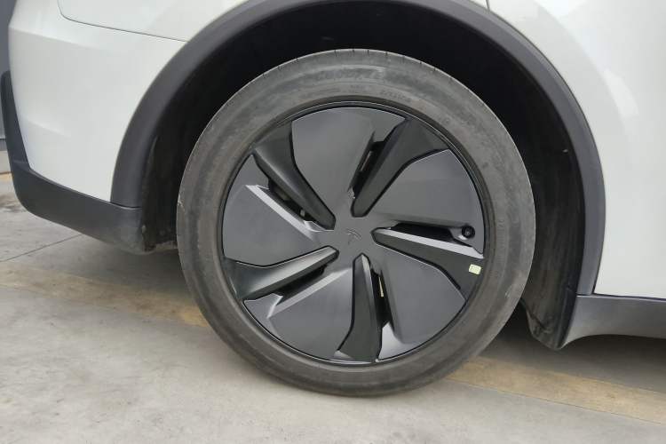Used Tesla Model Y 2025 Rear-Wheel-Drive Version