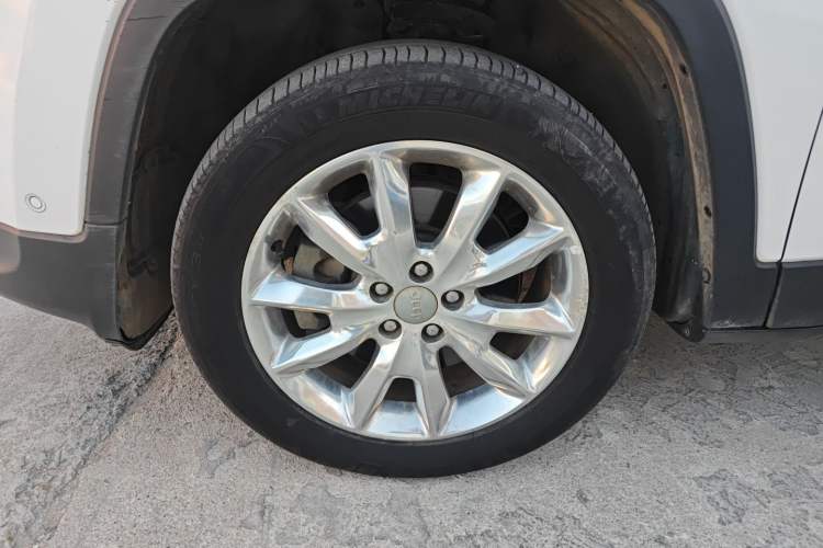 Used  Cherokee 2014 2.4L Luxury Edition
