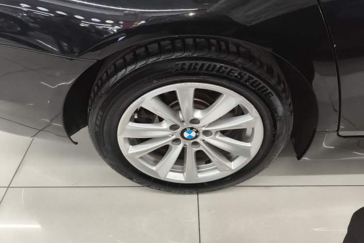 Used BMW 5 Series 2014 520Li Elegant Model
