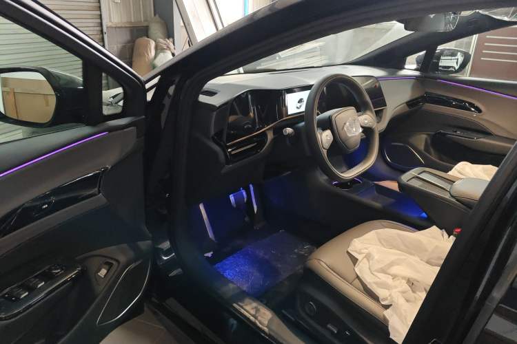 Used Hongqi EH7 2025 600 Smart Selection Edition
