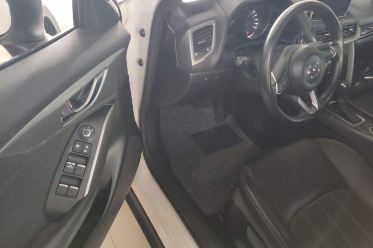 Used Mazda CX-4 2018 2.0L Automatic Two-Wheel Drive Blue Sky Dynamic Version China VI Standard
