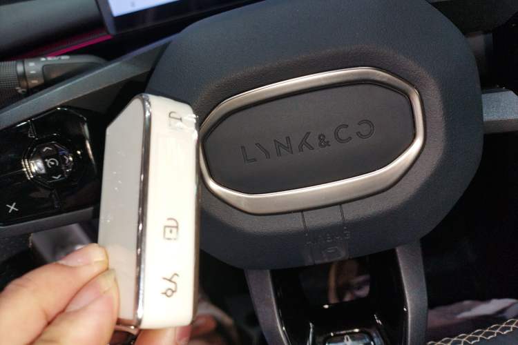 Used Lynk & Co 07 2024 EM-P 126 Long-Range Halo
