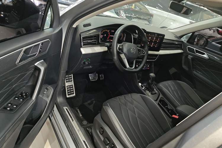 Used Volkswagen Tiguan L 2022 330TSI Automatic Two-Wheel Drive R-Line Enhanced Edition
