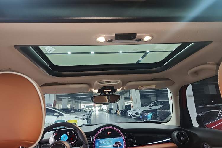 Used  MINI 2022 Updated 1.5T COOPER Artist Five-Door Edition
