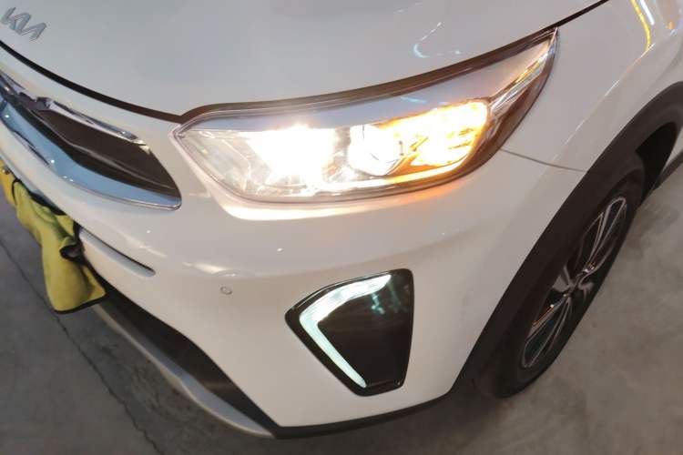 Used Kia kx1 Stonic 2021 1.4L CVT Sunroof Model
