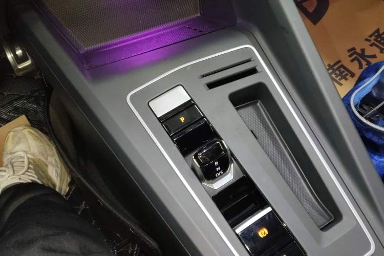 Used Volkswagen Golf 2025 300TSI R-Line
