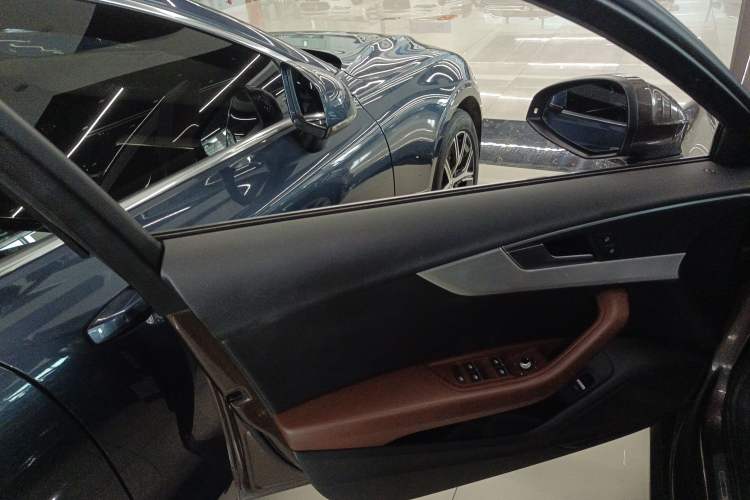 Used Audi A4L 2018 30th Anniversary Edition 40 TFSI Fashion Model
