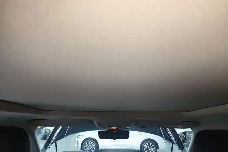 Used Land Rover Range Rover Evoque 2021 Range Rover Velar L 249PS R-Dynamic First Edition
