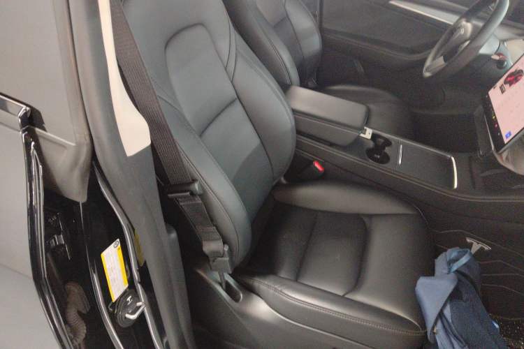 Used Tesla Model Y 2023 Rear-Wheel-Drive Version
