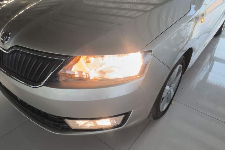 Used Skoda Rapid 2013 1.6L Automatic Smart Selection Model
