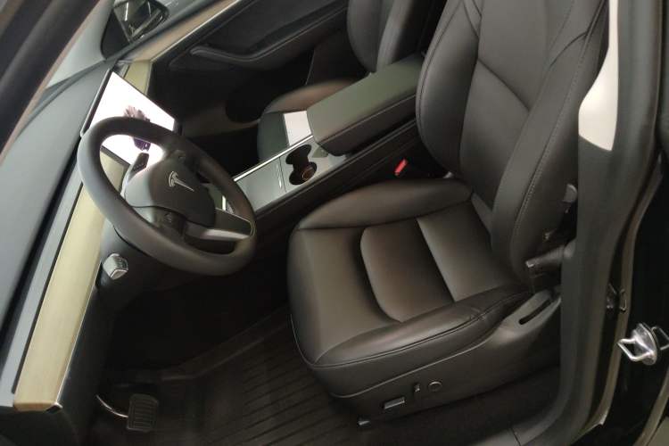 Used Tesla Model Y 2023 Long-Range All-Wheel-Drive Version
