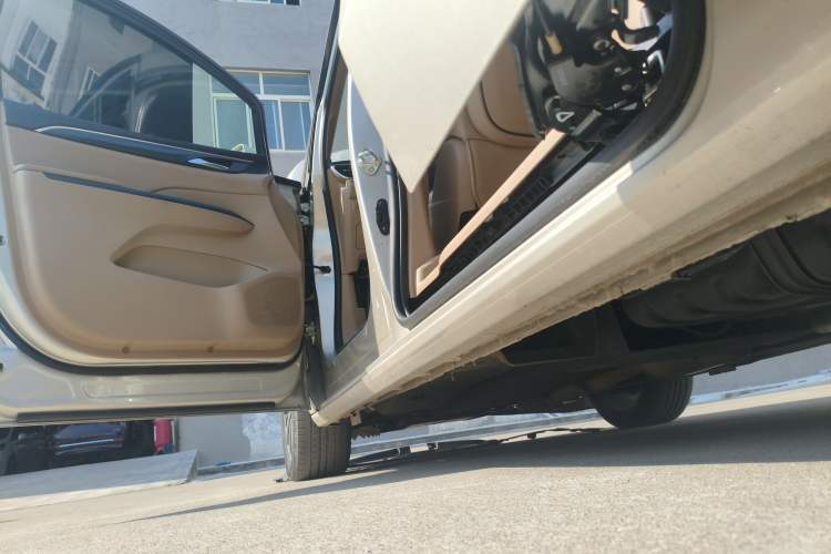 Used Buick GL8 2021 ES Landtrek 653T Luxury Model
