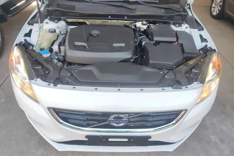 Used Volvo V40 2016 T4 Smart Luxury Edition
