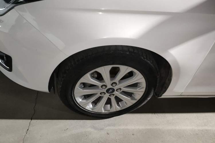 Used Ford Escort 2015 1.5L Automatic Fashion Model
