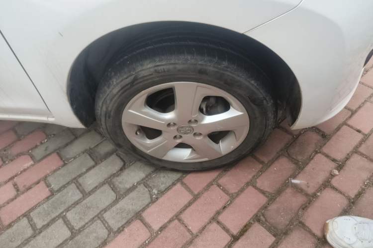 Used Venucia R30 2014 1.2L Manual Luxury Edition
