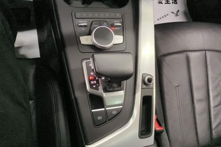 Used Audi A4L 2018 30th Anniversary Edition 40 TFSI Fashion Model
