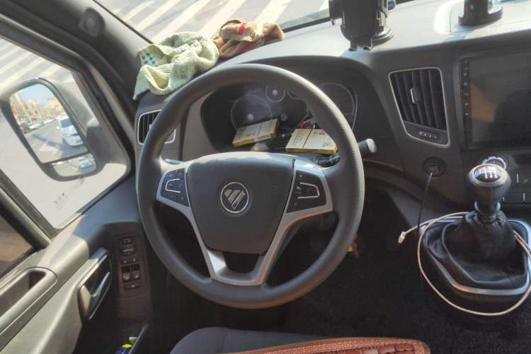 Used Foton Toano 2024 Tuyano Pro Van 2.5T Manual Rear-Wheel Drive Extended Wheelbase with Ultra-High Roof Dual Rear Tires 3-Seater Configuration