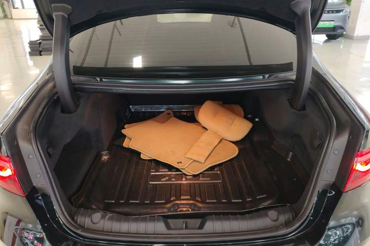 Used Jaguar XFL 2024 2.0T P250 Two-Wheel Drive Prestige Luxury Edition