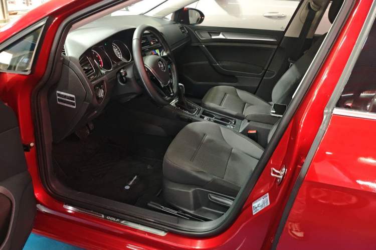 Used Volkswagen Golf 2017 1.6L Automatic Comfort Million-Vehicle Anniversary Edition