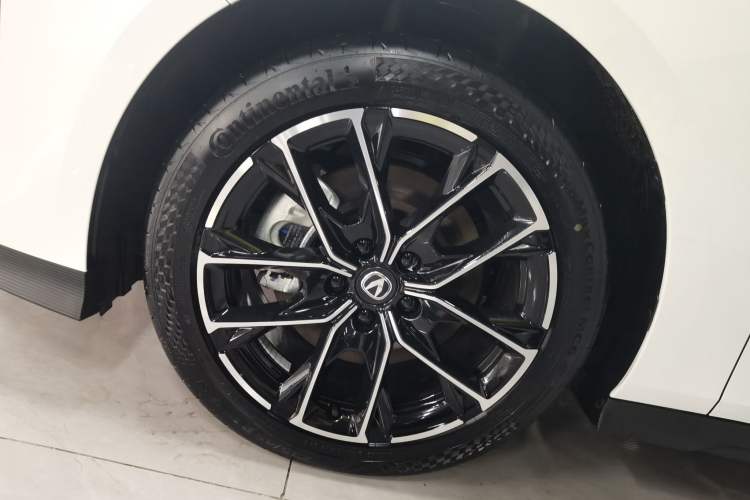 Used Changan UNI-V iDD 2024 Blue Whale Smart Electric iDD 136km Luxury Model
