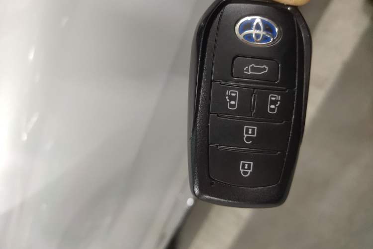 Used Toyota Sienna 2023 2.5L Hybrid Platinum Edition