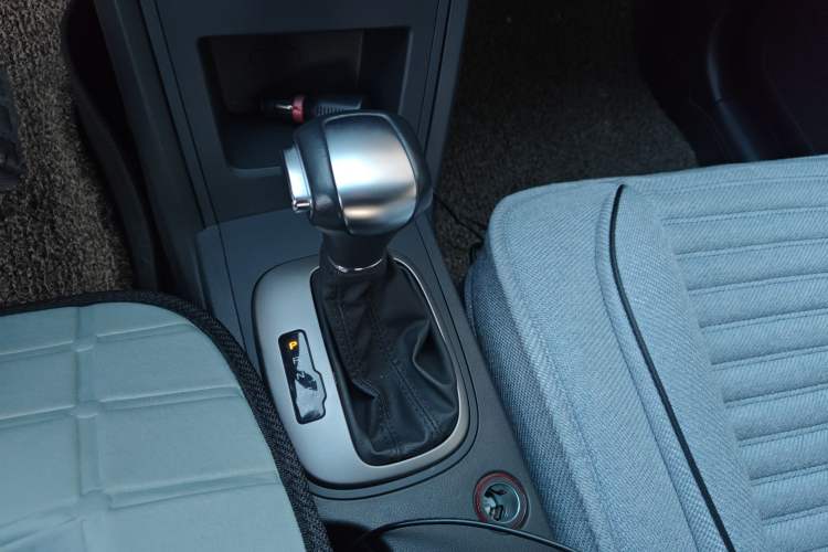 Used Roewe 350 2015 1.5L Automatic Luxury Sunroof Edition
